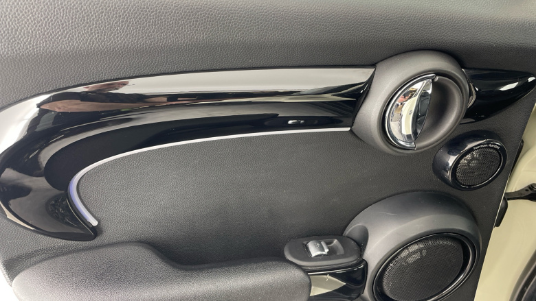 MINI Hatchback 1.5 Cooper Classic 5dr Auto Petrol Hatchback